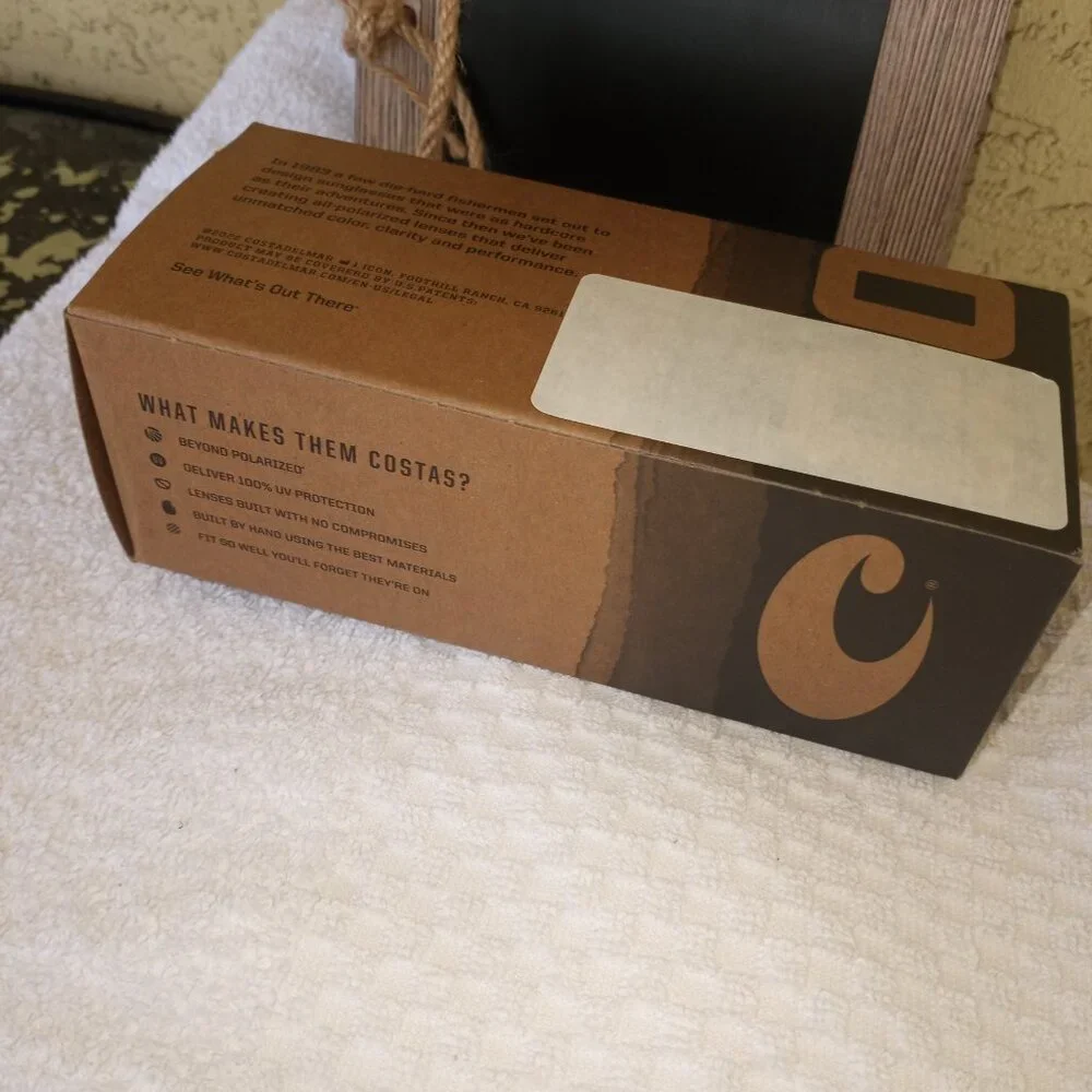 Costa clam shell CASE
